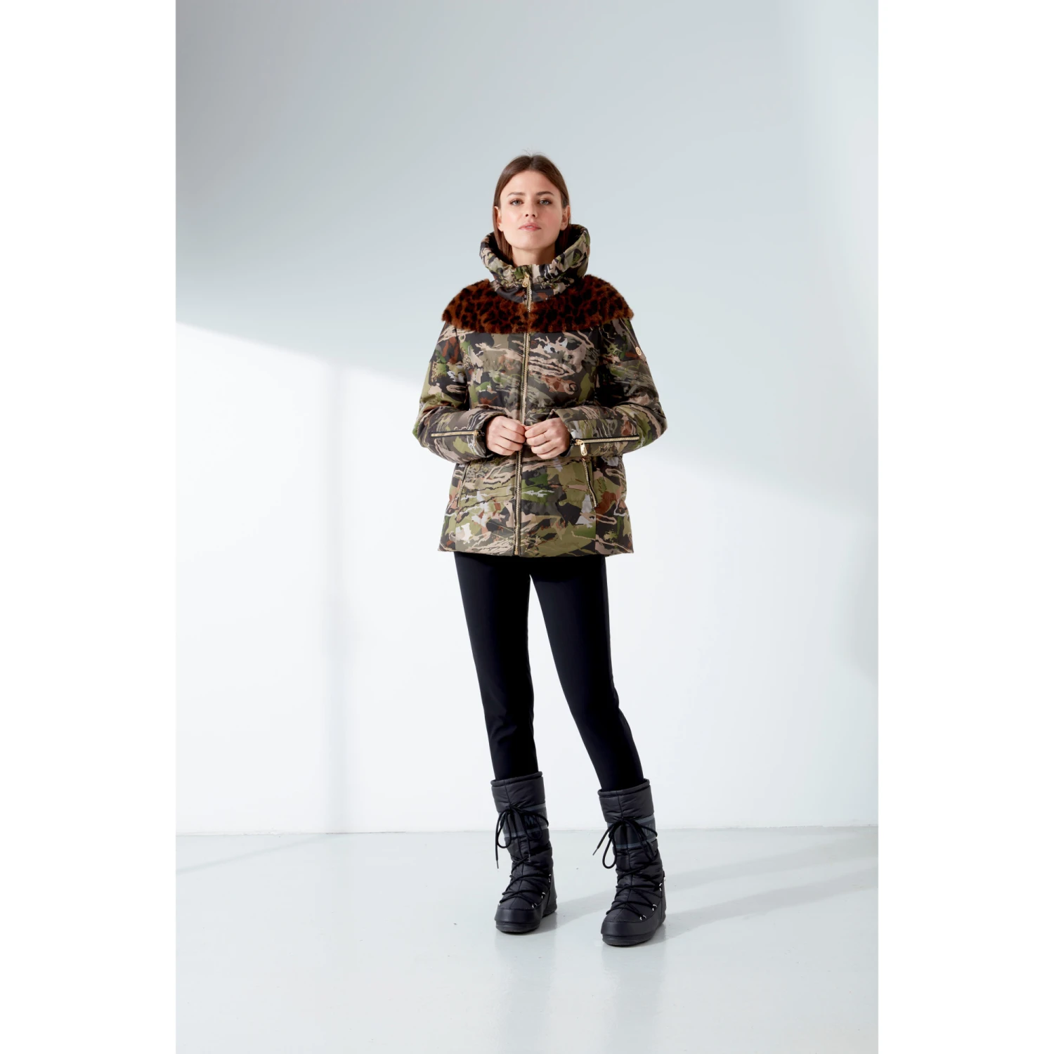 Doudoune Synthétique Poivre Blanc 1201 Fancy Camou Green Femme 2 Doudoune Synthétique Poivre Blanc 1201 Fancy Camou Green Femme – Image 2